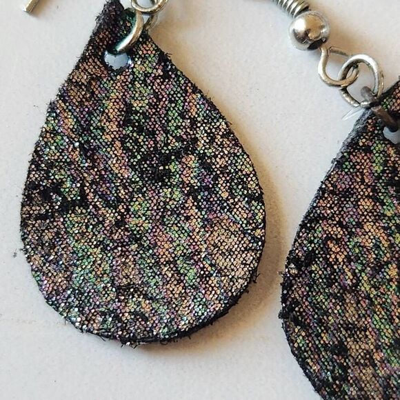 Iridescent teardrop leather earrings glitter black purple shiny glam dangle - Picture 2 of 3